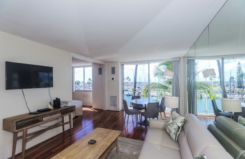 Waikiki Condo | Ilikai Marina, Minutes to the Beach, 180-Degree Ocean View!