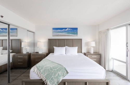 Waikiki Condo | City Lights, Mountain View! Ilikai Hotel, One-Bedroom, Renovated & updated!