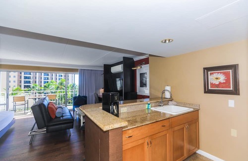 Waikiki Condo | Modern, Ocean View In a Great Location In Waikiki!