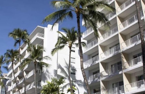 Waikiki Hotel | Enjoy Complimentary Breakfast | 3 Relaxing Rooms | Outdoor Pool