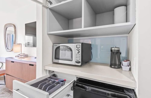 Ala Moana Condo | Amazing Marina Mountain Studio 1353