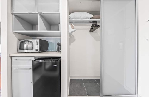 Ala Moana Condo | Amazing Marina Mountain Studio 1353