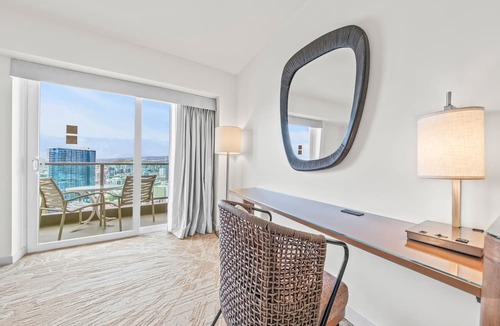 Ala Moana Condo | Amazing Marina Mountain Studio 1353