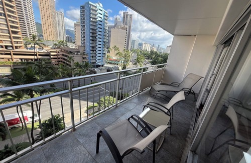 Waikiki Apartment | Enjoyable 1-bedroom condo with AC in charming Honolulu