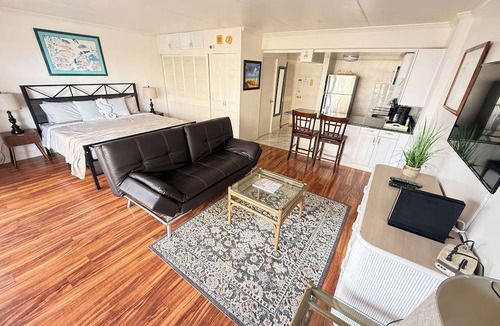 Waikiki Apartment | Enjoyable 1-bedroom condo with AC in charming Honolulu