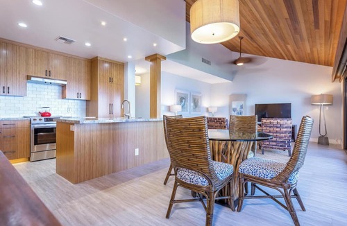 Wailea Condo | Beachfront Condo with Postcard Views - Makena Surf F306