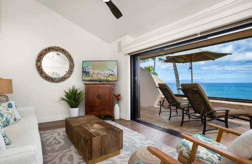 Wailea Condo | Whale Watch From Your Lanai - Makena Surf E302