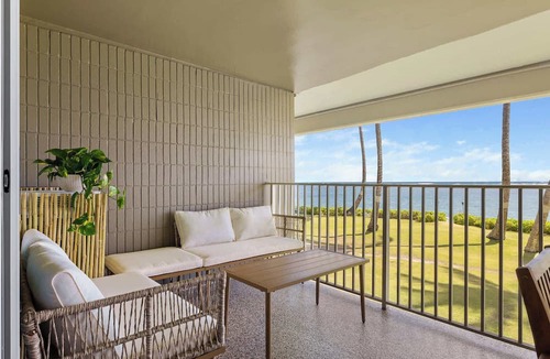 Punaluu Condo | Beachfront Condo with Stunning View