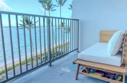 Punaluu Condo | Beachfront Condo w/Stunning Ocean Views