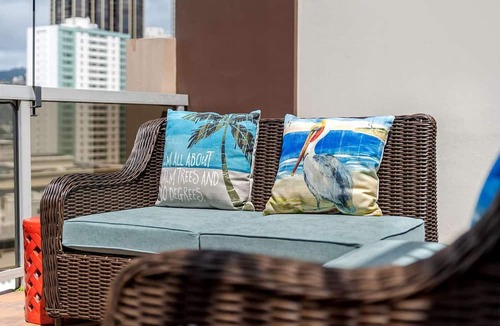 Downtown Honolulu Condo | 11th Fl Executive Centre | Parking | Pool | Patio
