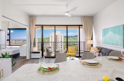 Waikiki Apartment | Diamond Head and Partial Ocean views with 2 Beds and Parking