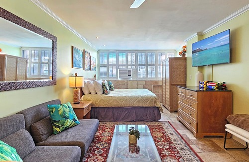 Waikiki Apartment | Waikiki Grand Hotel® 1002-❀Sundeck level—❁Best Location in Waikiki❃