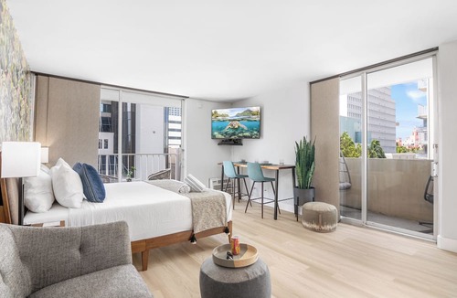 Waikiki Condo | The Aloha Studio! Free Parking