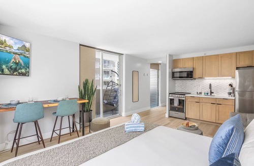 Waikiki Condo | The Aloha Studio! Free Parking