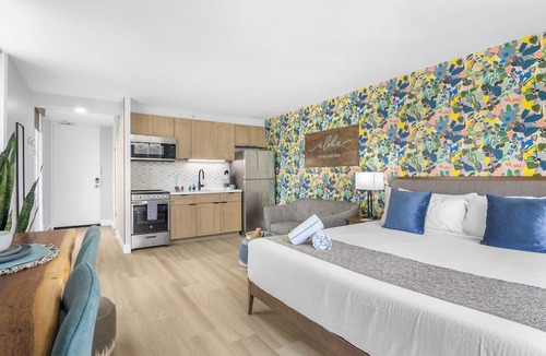 Waikiki Condo | The Aloha Studio! Free Parking