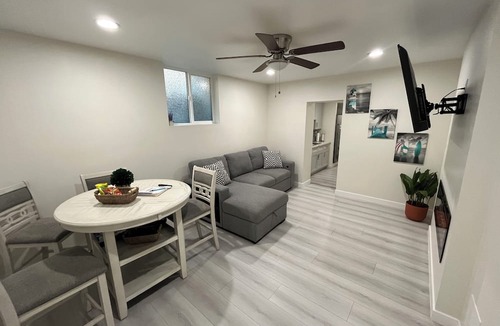 Willmore House | This basement apartment has its own private entrance. Near downtown Long Beach