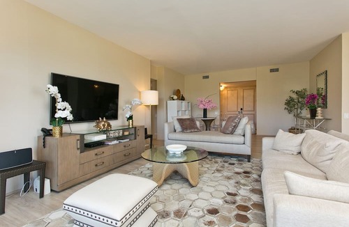 Waialae Iki Condo | Fabulous, Renovated Large 3BR Condo on Kahala Beach