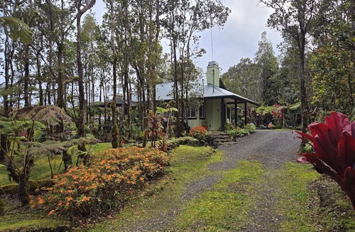 Royal Hawaiian Estates Cabin | Cozy Volcano Cottage