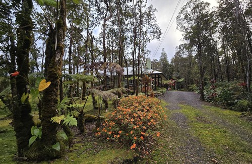 Royal Hawaiian Estates Cabin | Cozy Volcano Cottage