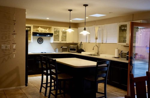 Hawaii Kai Other | Family-Sized Tranquil Farmhouse Retreat. Event Space. Nearby Shopping Complex