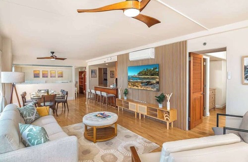 Waikiki Condo | Oceanview condo w/lanais & pool access