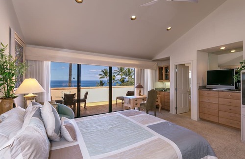 Wailea Condo | Makena Surf - CoralTree Residence Collection