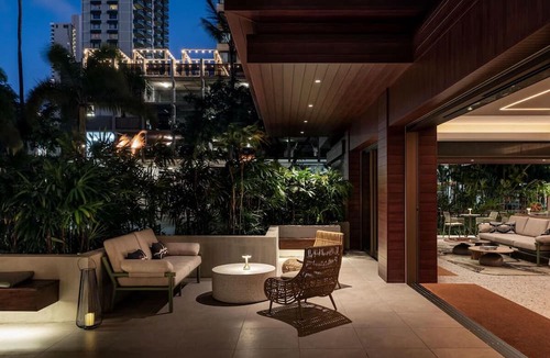 Waikiki Hotel | Pet-Friendly Room Near Waikiki Beach – Perfect for Families | With Swimming Pool