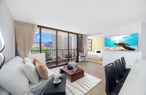 Waikiki Apartment | 14FL Diamond Head view, pool and free parking