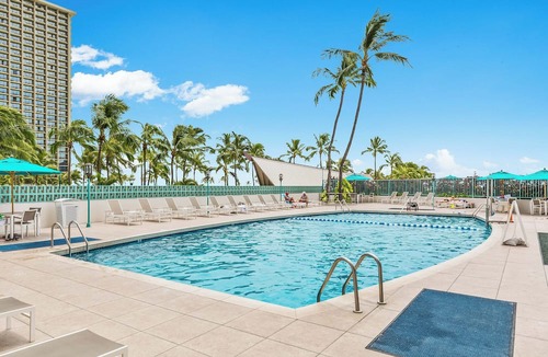 Waikiki Condo | Skyline-Lagoon and Fireworks Magic from the Ilikai w/Top-Tier Amenities