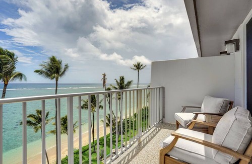 Punaluu Condo | Beachfront Penthouse w/3 Lanais on O’ahu!