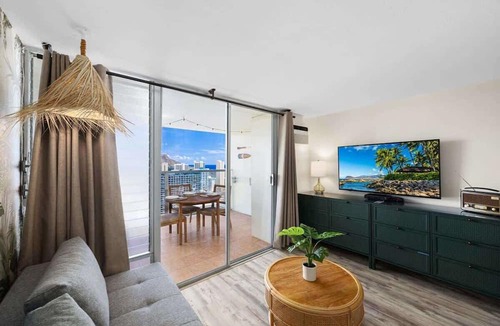 Waikiki Condo | Waikiki studio w/lanai and beach access