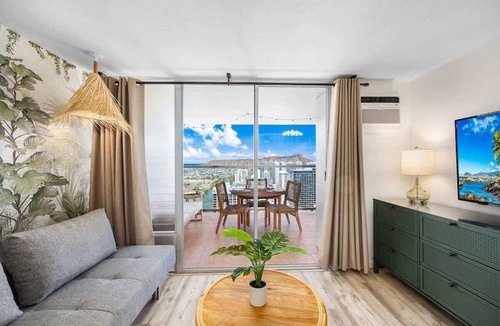 Waikiki Condo | Waikiki studio w/lanai and beach access