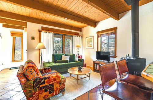 Northeast Santa Fe Condo | Walk to Santa Fe Plaza: Condo w/Pool & Hot Tub!
