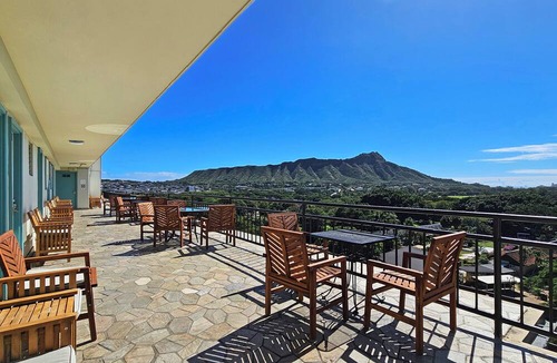Waikiki Hotel | WAIKIKI GRAND HOTEL® 416 Surfing adventure Ste in Waikiki 2min to Queens Beach🏝