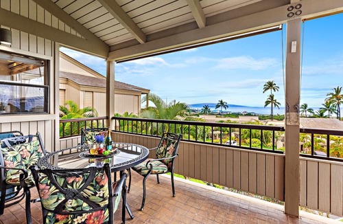 Wailea Condo | Ocean Views Beneath Soaring Ceilings
