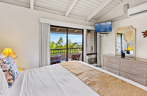 Wailea Condo | Ocean Views Beneath Soaring Ceilings
