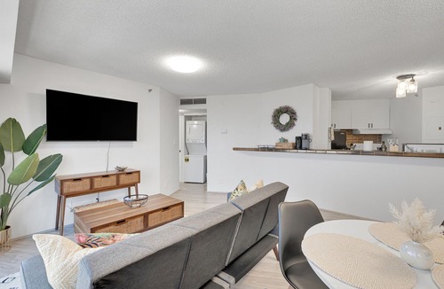 Downtown Honolulu Condo | Bishop Suites @ Executive Centre, Ocean View Suite #3903, Heart of Honolulu