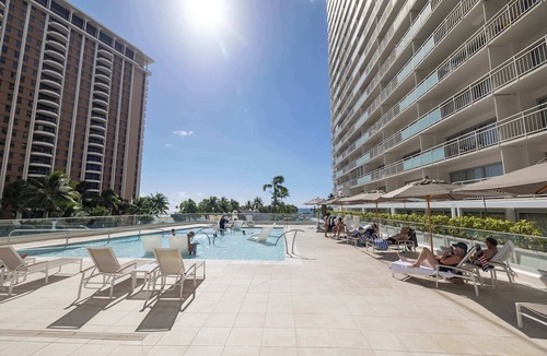 Waikiki Apartment | Stunning Ocean View | Free Parking