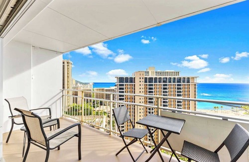 Waikiki Apartment | Stunning Ocean View | Free Parking