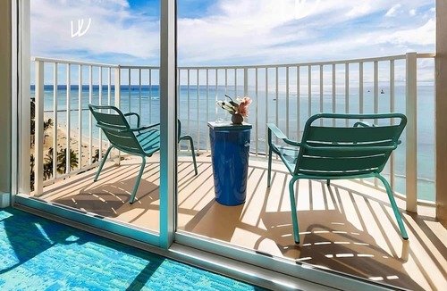 Waikiki Hotel | 3 Convenient Units, The Twin Fin Hotel, Ocean Front Two Doubles with Lanai