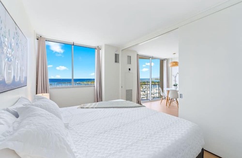 Waikiki Apartment | *Oceanfront Renovated Getaway in Waikiki