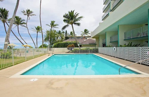 Punaluu Apartment | Oceanfront Mega Haven – Sleeps 24