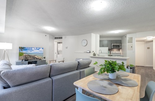 Downtown Honolulu Condo | 😎 Summer Special - Downtown Honolulu Skyview - 1Bed+Den- Free Parking 🏄‍♂️