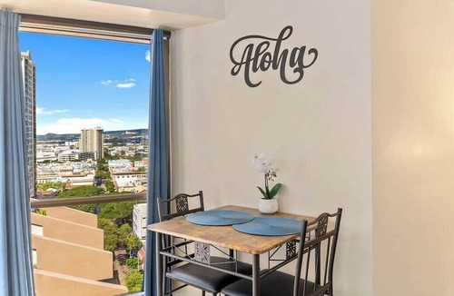 Downtown Honolulu Condo | 16th Fl Executive Center 1BR Condo | Parking | Pool | City View