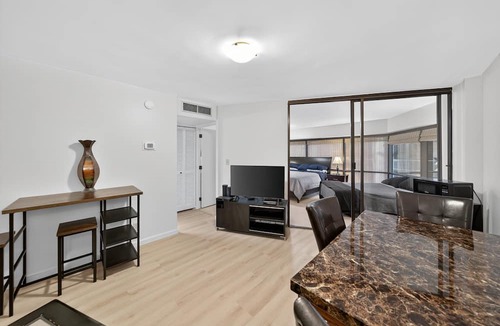 Downtown Honolulu Condo | NEW! Chic DT Honolulu Executive Condo