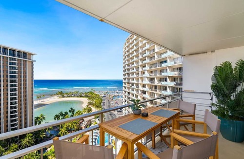 Waikiki Condo | Ilikai 1718 Free Parking* Ocean/Lagoon King Bed, Sofa Bed