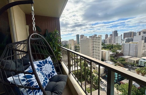 Waikiki Condo | Honu Hideaway Studio at Royal Garden | Lanai Oasis