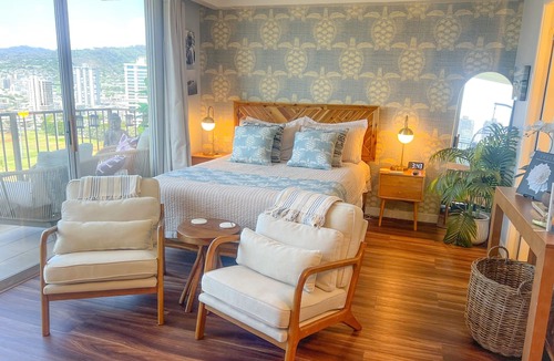 Waikiki Condo | Honu Hideaway Studio at Royal Garden | Lanai Oasis