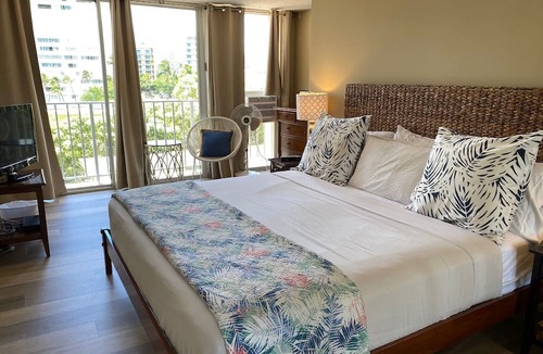 Diamond Head - Kapahulu - St. Louis Condo | Ocean Front Balcony, 2 Bedrooms, Full Kitchen
