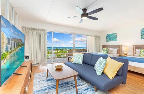 Waikiki Apartment | Skyline-Lagoon and Fireworks Magic from the Ilikai wTop-Tier Amenities